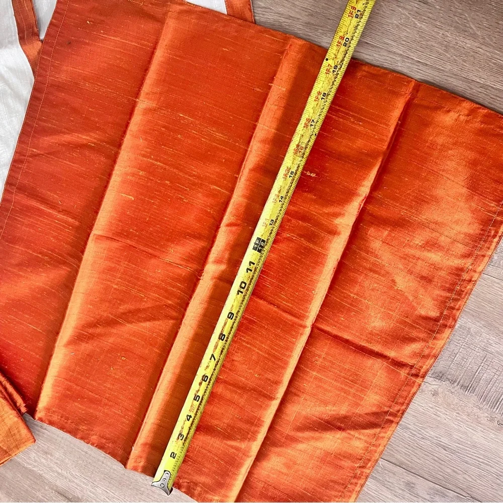 Pottery Barn 100% Silk 4 PCs Placemats & 6 PCs Napkins Orange White‎ - RARE MINT